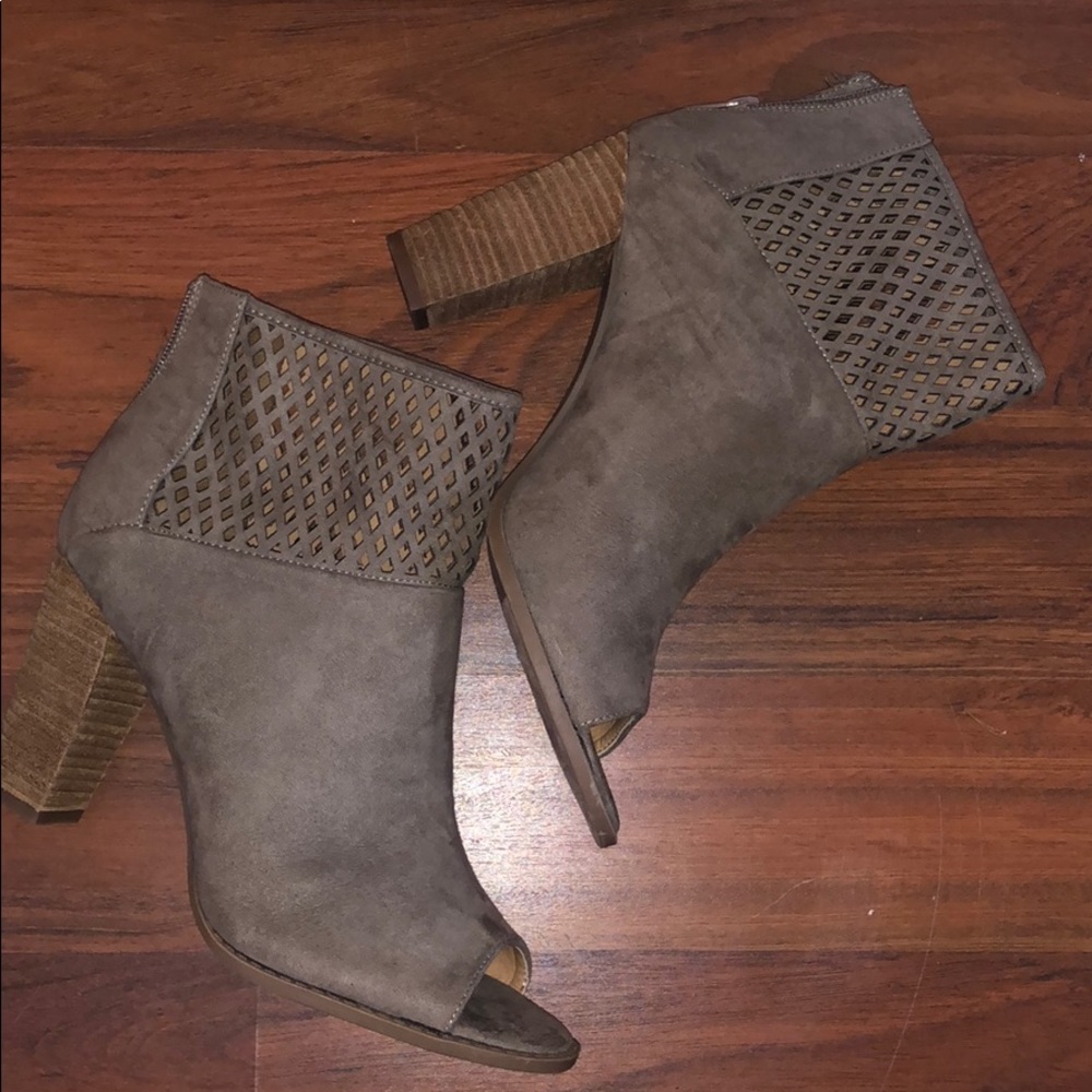 Super cute heels!